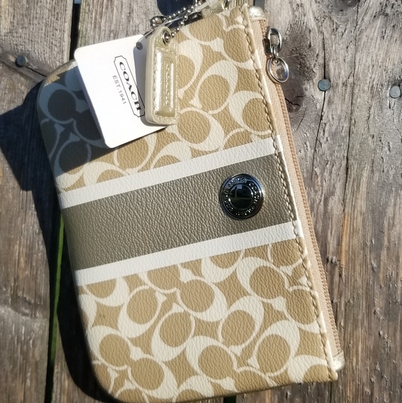 Coach Handbags - Coach wristlet